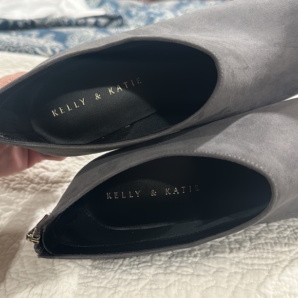 NEW Kelly & Katie Gray Booties - Picture 7 of 7